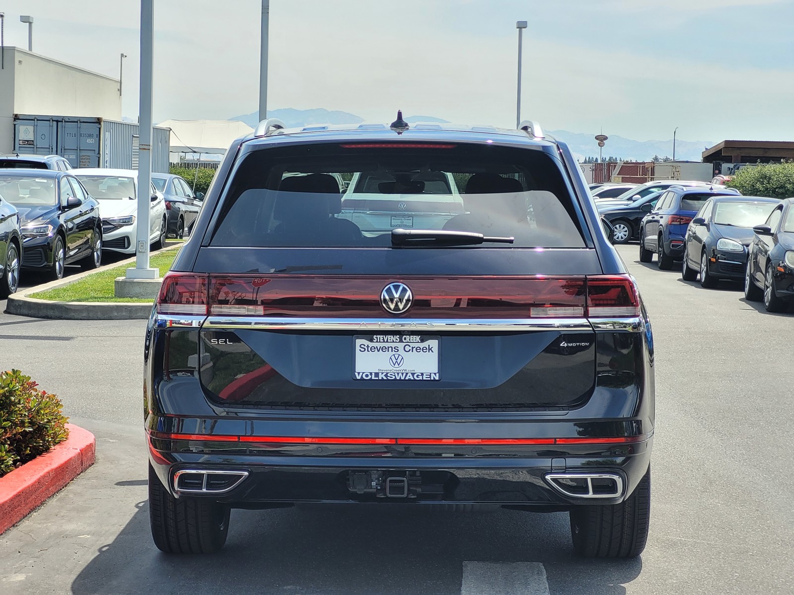 2024 Volkswagen Atlas SEL Premium R-Line photo 4