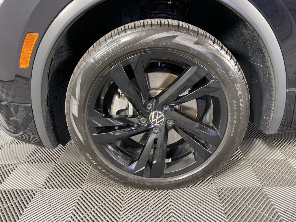 2023 Volkswagen Tiguan SE R-Line Black photo 2