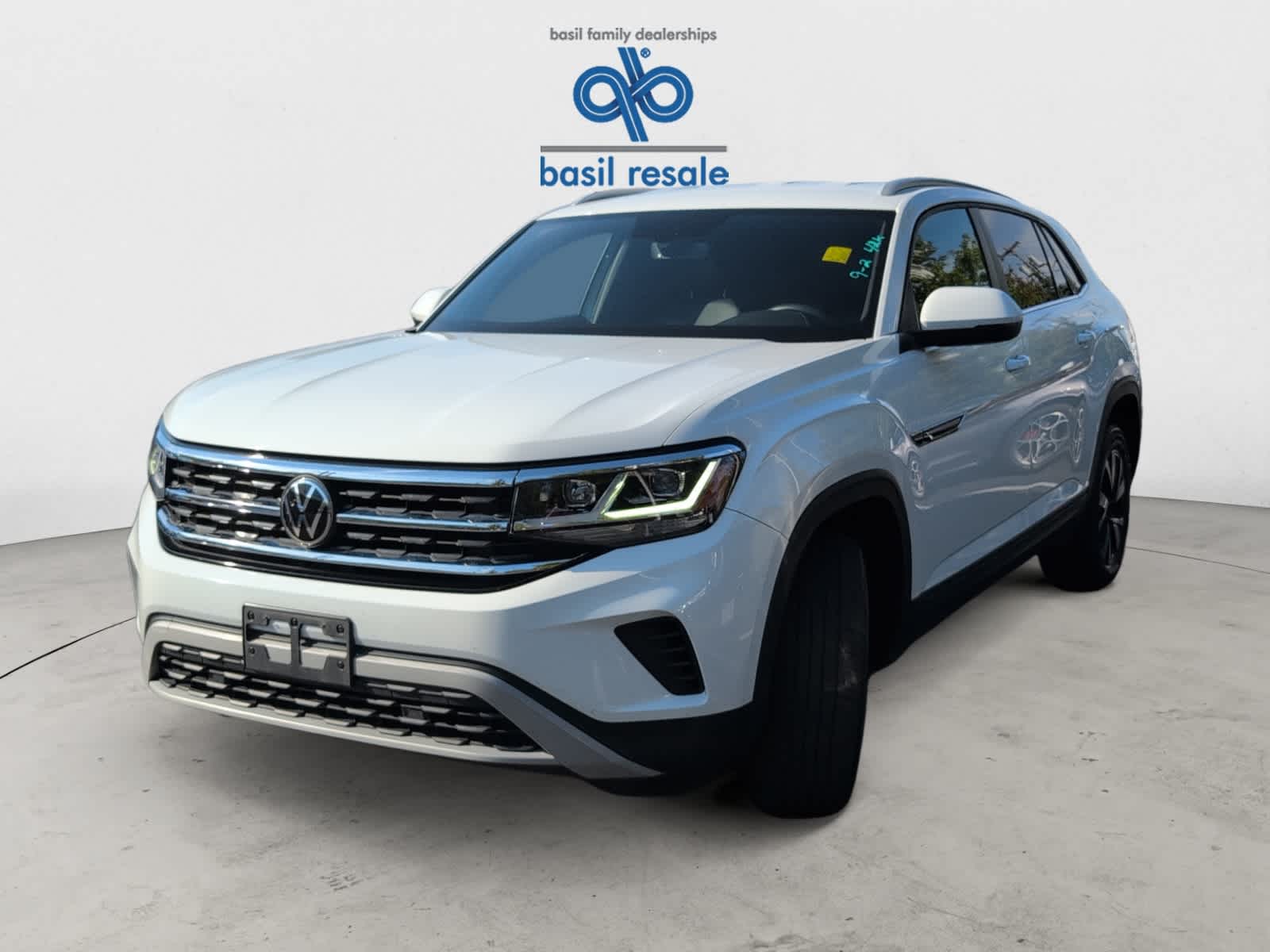 2022 Volkswagen Atlas Cross Sport SE photo 2