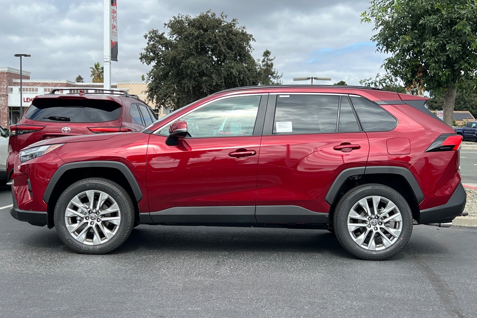 2025 Toyota RAV4 XLE Premium photo 6