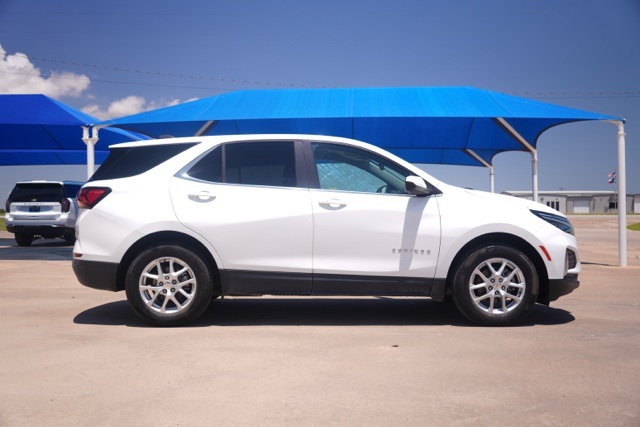 2022 Chevrolet Equinox LT photo 3