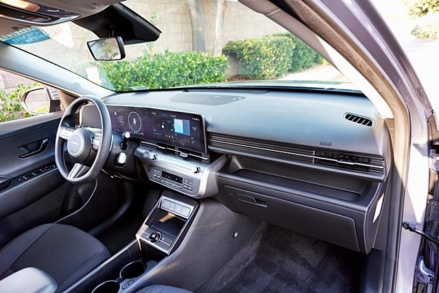 Used 2024 Blue Hyundai SE image 10