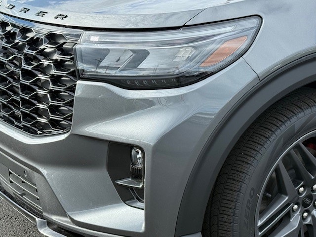 2025 Ford Explorer ST-Line photo 10