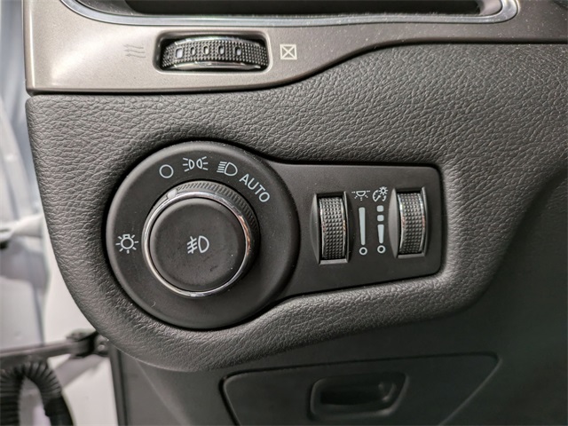 2022 Jeep Cherokee Latitude Lux photo 12