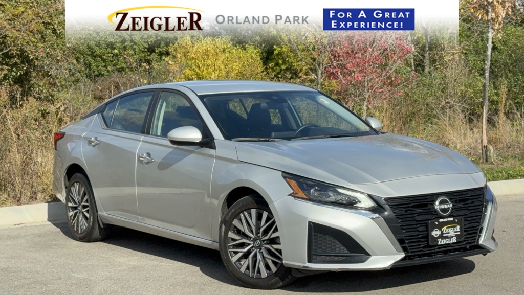 2023 Nissan Altima SV's photo