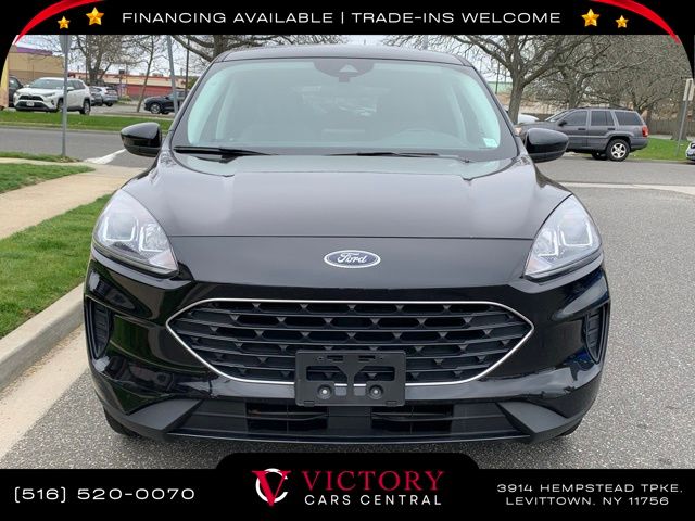 2022 Ford Escape SE photo 2