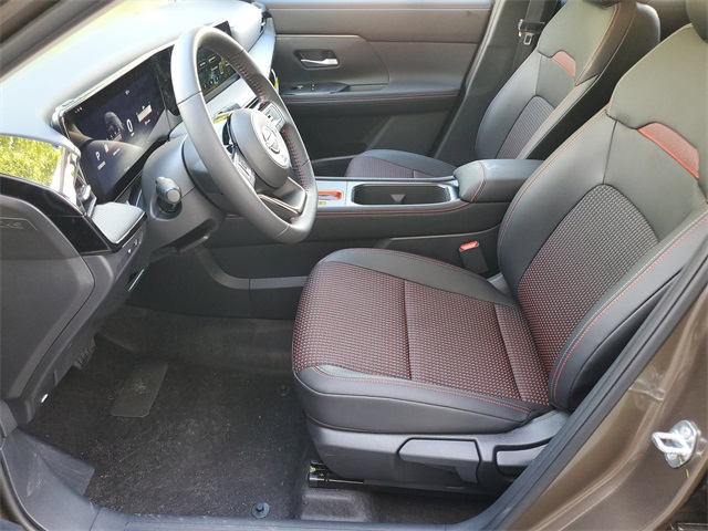 2025 Nissan Kicks SR photo 9