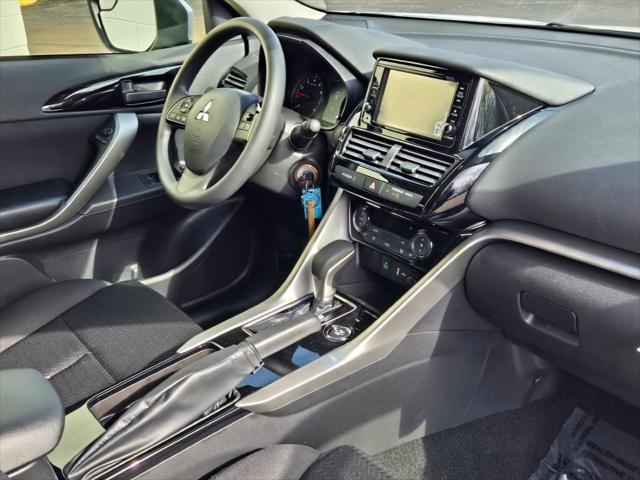 2025 Mitsubishi Eclipse Cross ES photo 3