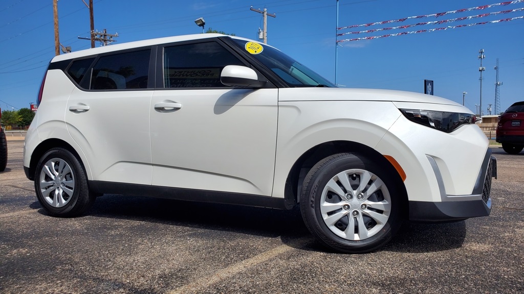 2023 Kia Soul LX photo 4