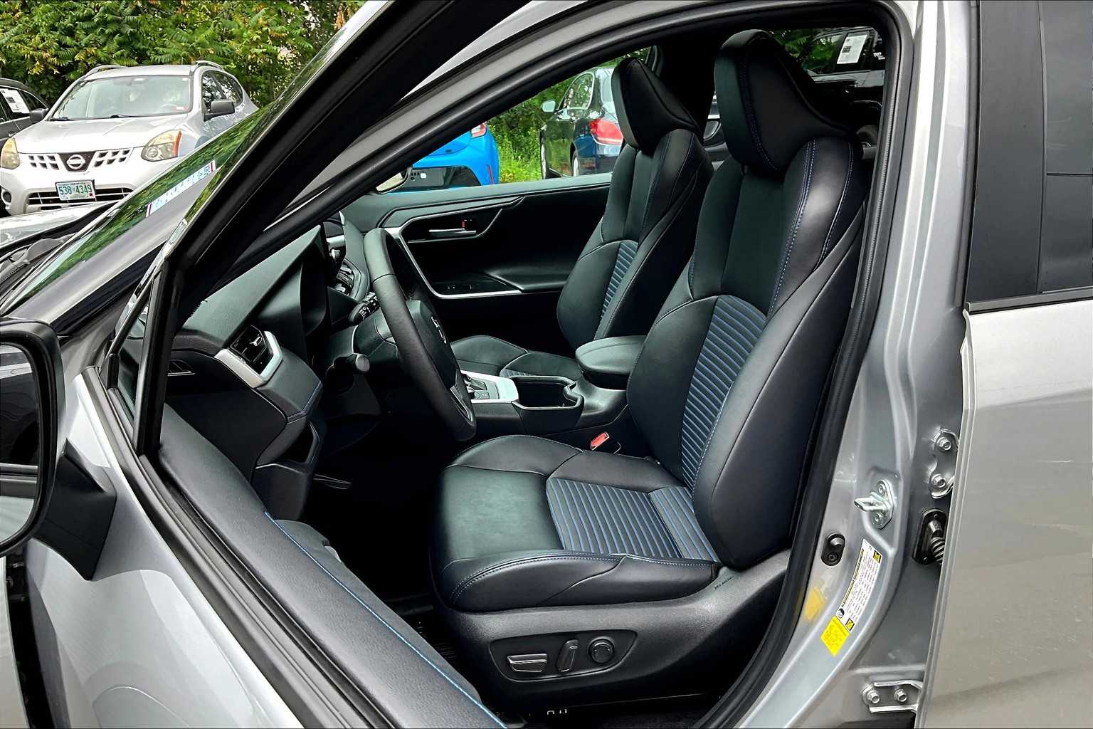 2023 Toyota RAV4 Hybrid XSE photo 8