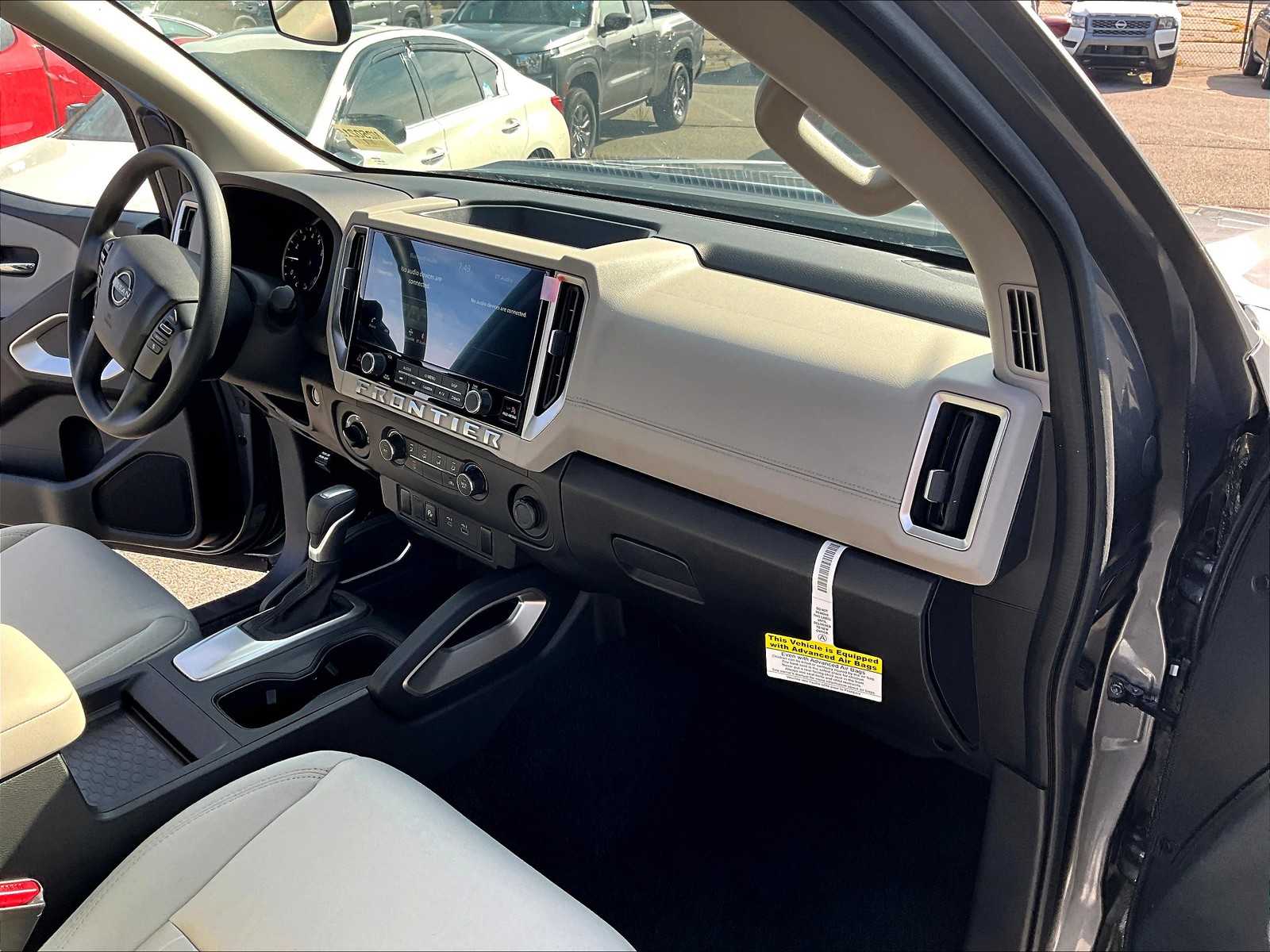 2025 Nissan Frontier SV photo 10