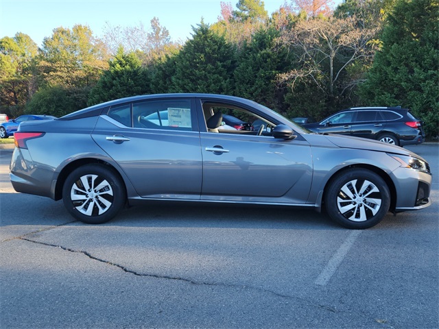 2025 Nissan Altima S photo 2