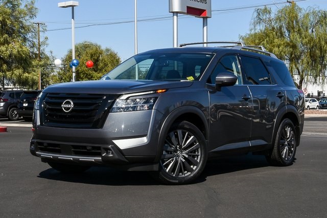 2022 Nissan Pathfinder SL