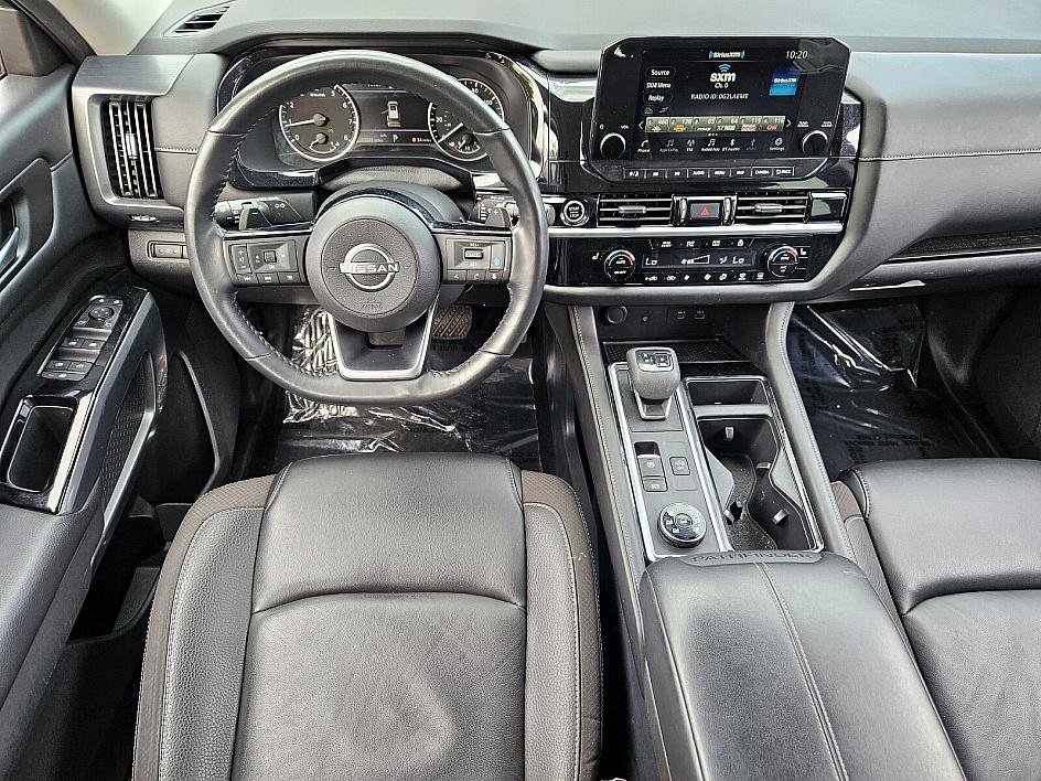 2023 Nissan Pathfinder SL photo 9