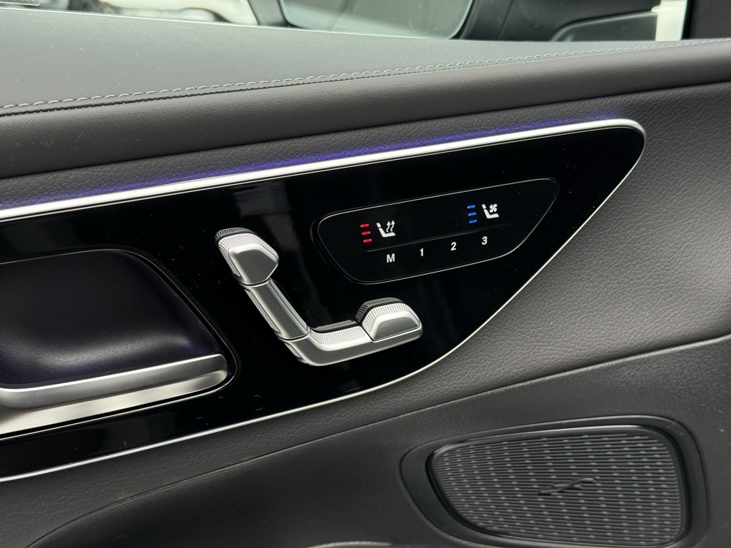 2026 Mercedes Benz GLC 300 photo 2