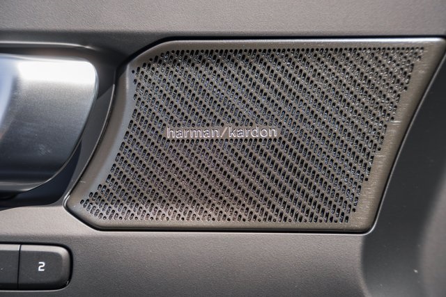 2026 Volvo XC40 Plus photo 35
