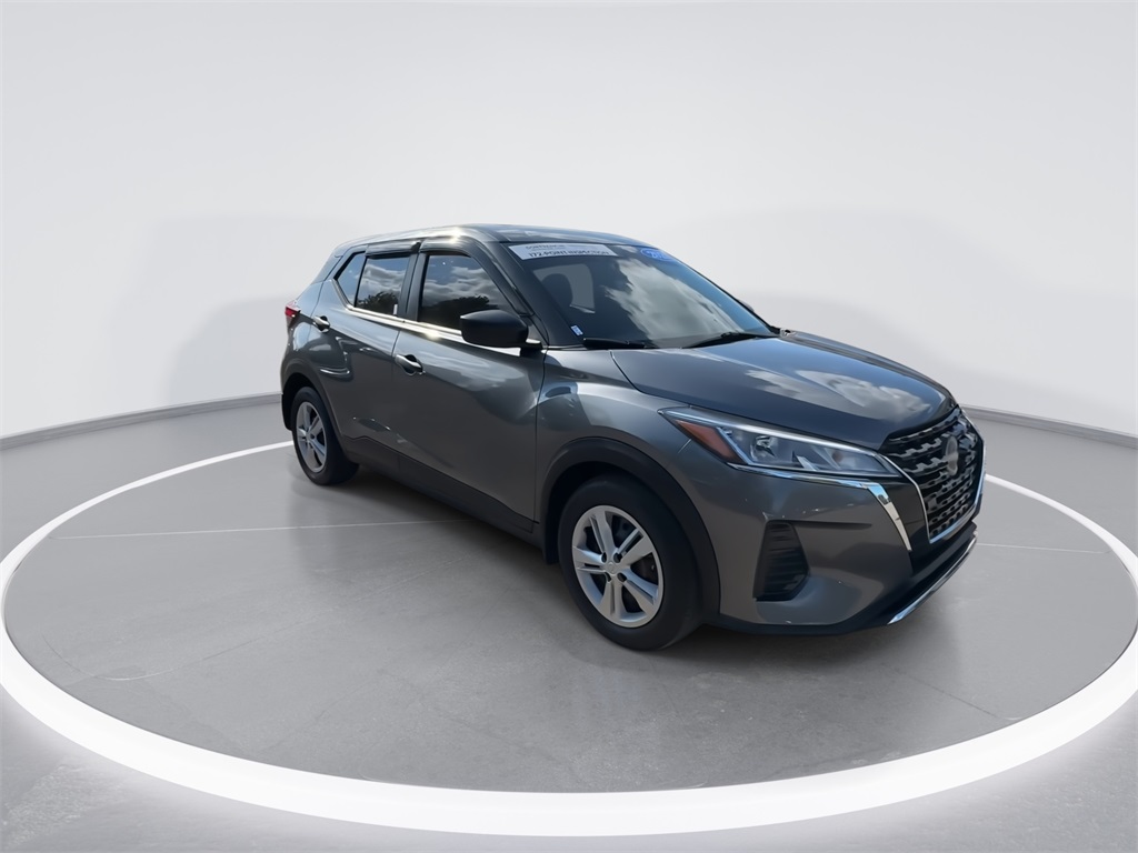 2022 Nissan Kicks S photo 2