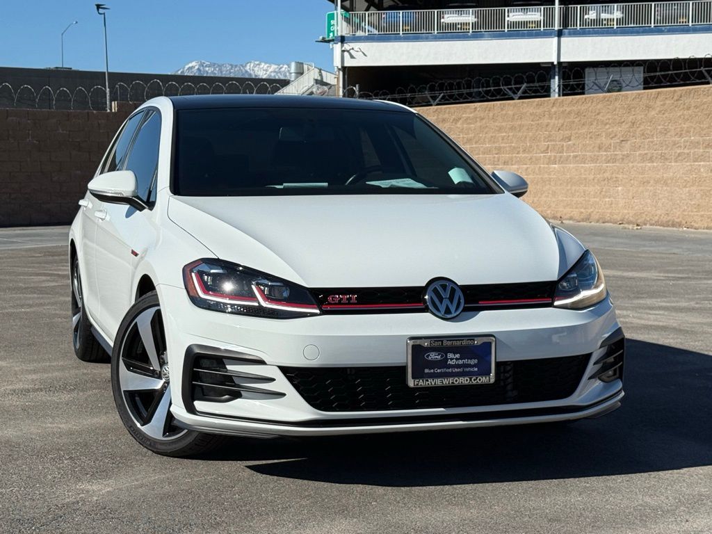 2019 Volkswagen Golf GTI SE photo 2