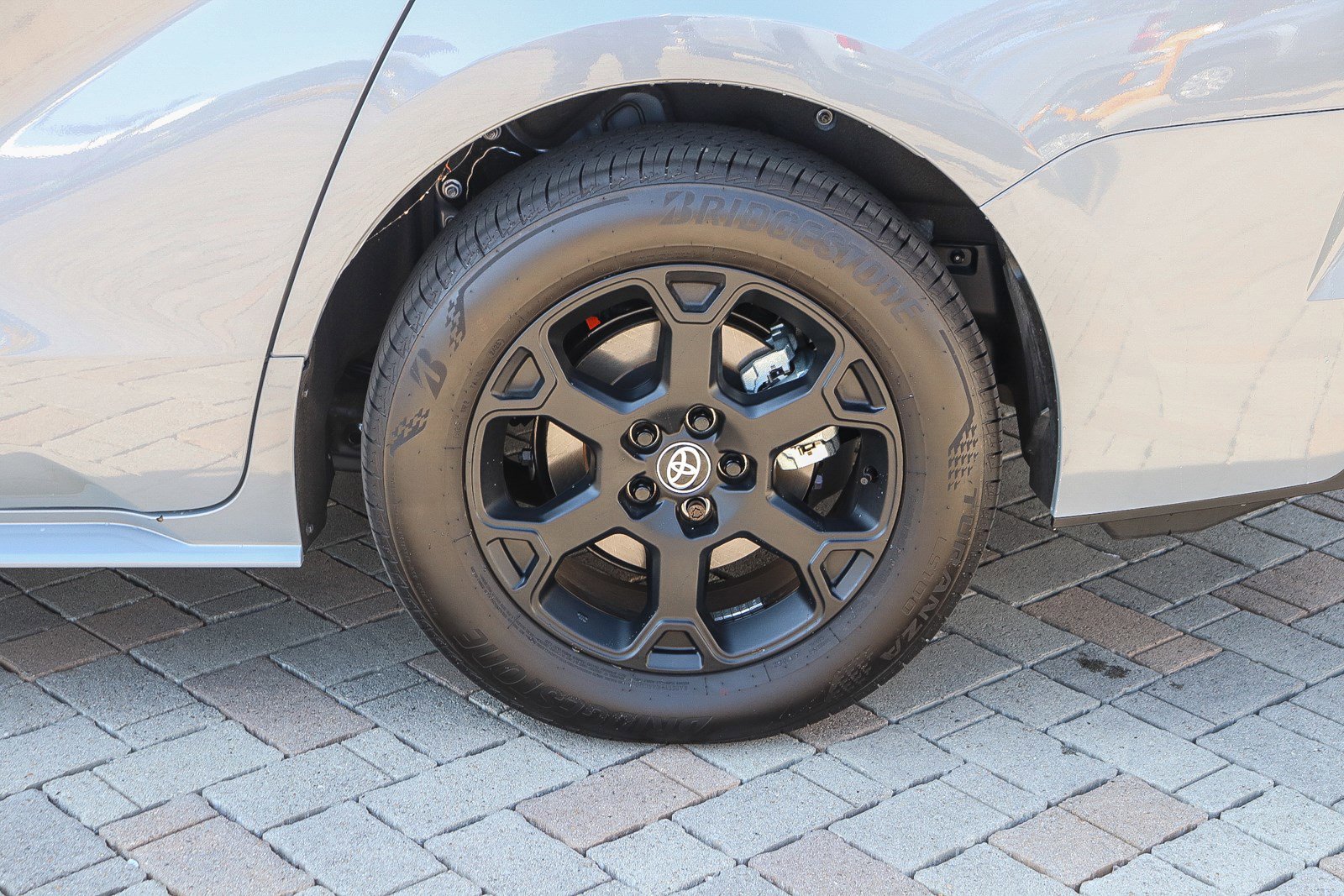 2025 Toyota Sienna Woodland Edition photo 10