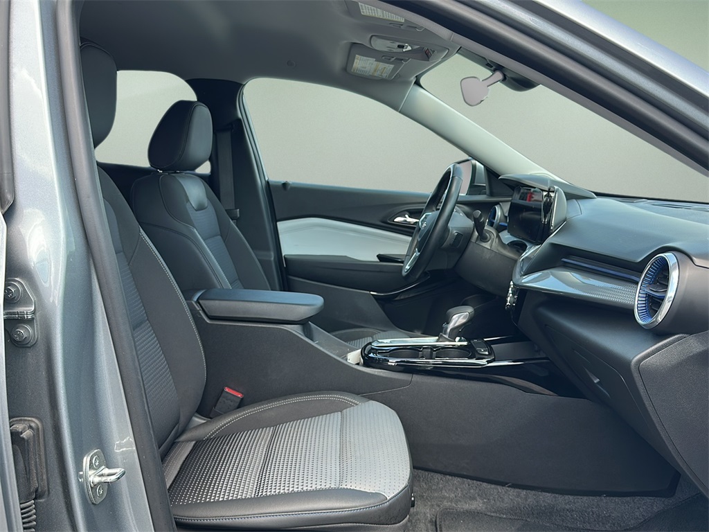 2024 Chevrolet Trax LT photo 16