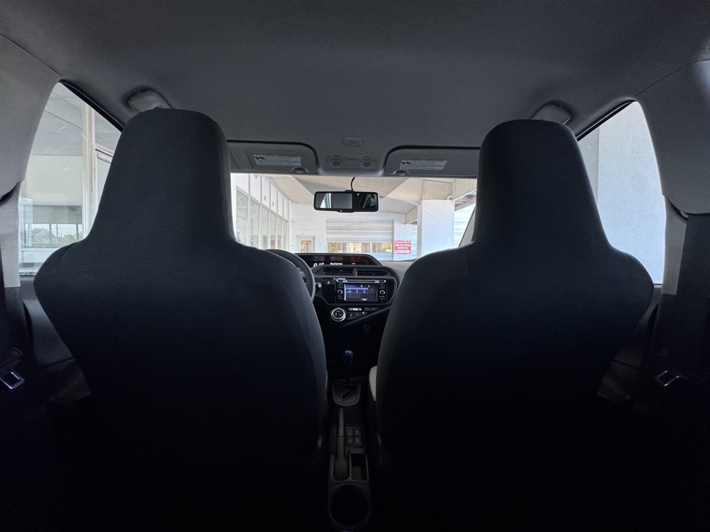 2015 Toyota Prius C One photo 16