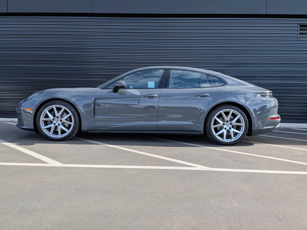 2026 Porsche Panamera 4 photo 2