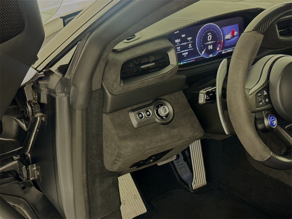 2023 Maserati MC20 Base photo 9