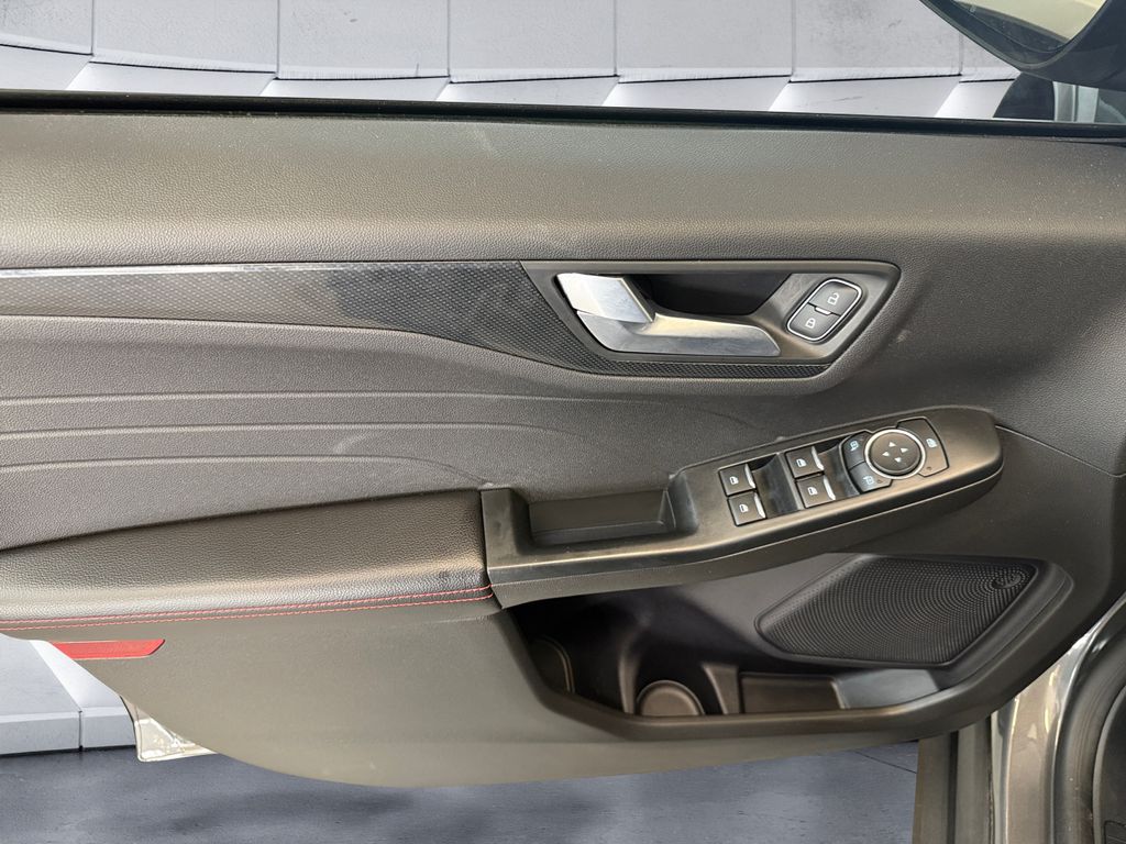 2024 Ford Escape ST-Line photo 12