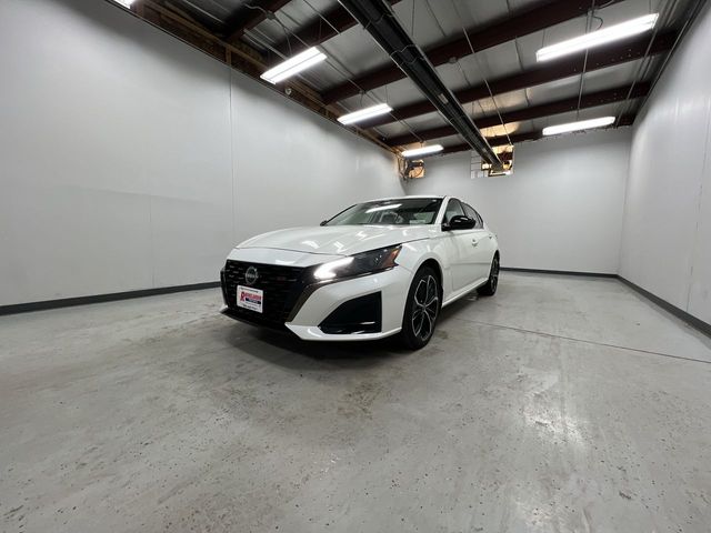 2023 Nissan Altima 2.5 SR photo 4