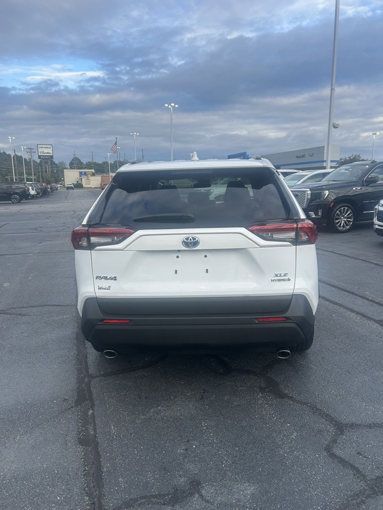 2024 Toyota RAV4 Hybrid XLE photo 3