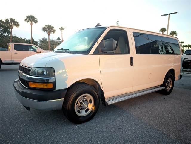 2016 Chevrolet Express 3500 LT photo 3