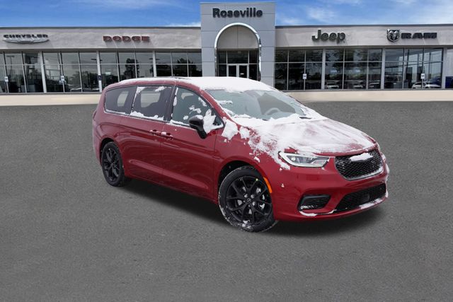 2026 Chrysler Pacifica Limited's photo