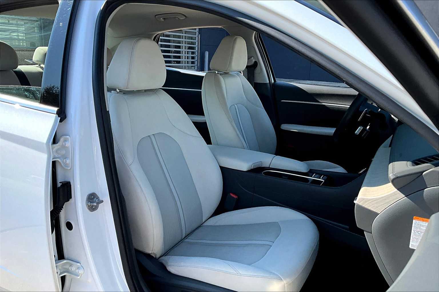 2024 Hyundai Sonata Hybrid SEL photo 8