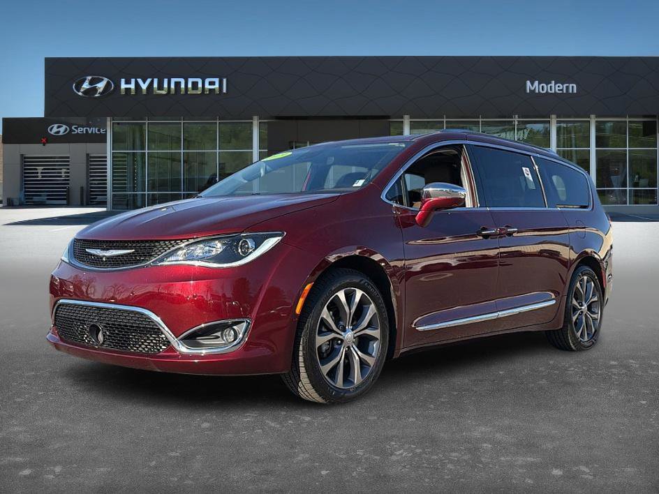 2019 Chrysler Pacifica Limited's photo