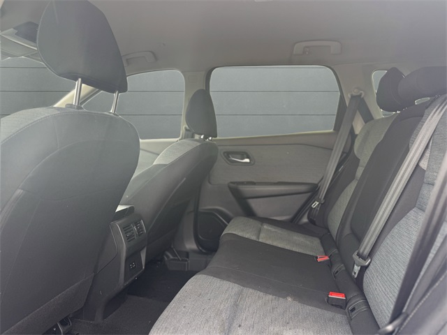 2023 Nissan Rogue SV photo 11