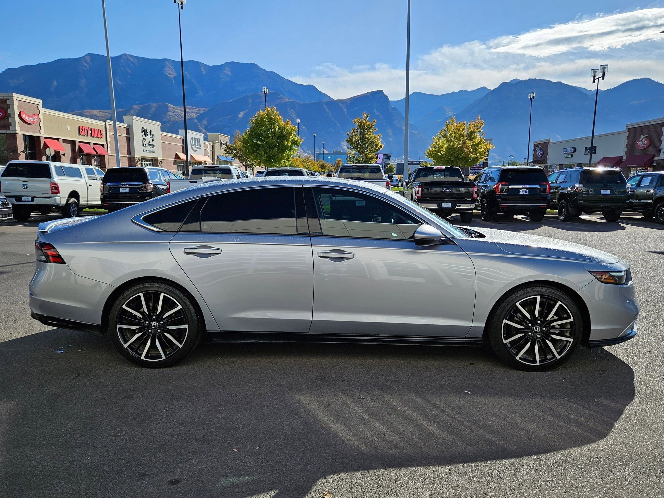2023 Honda Accord Hybrid Touring photo 2