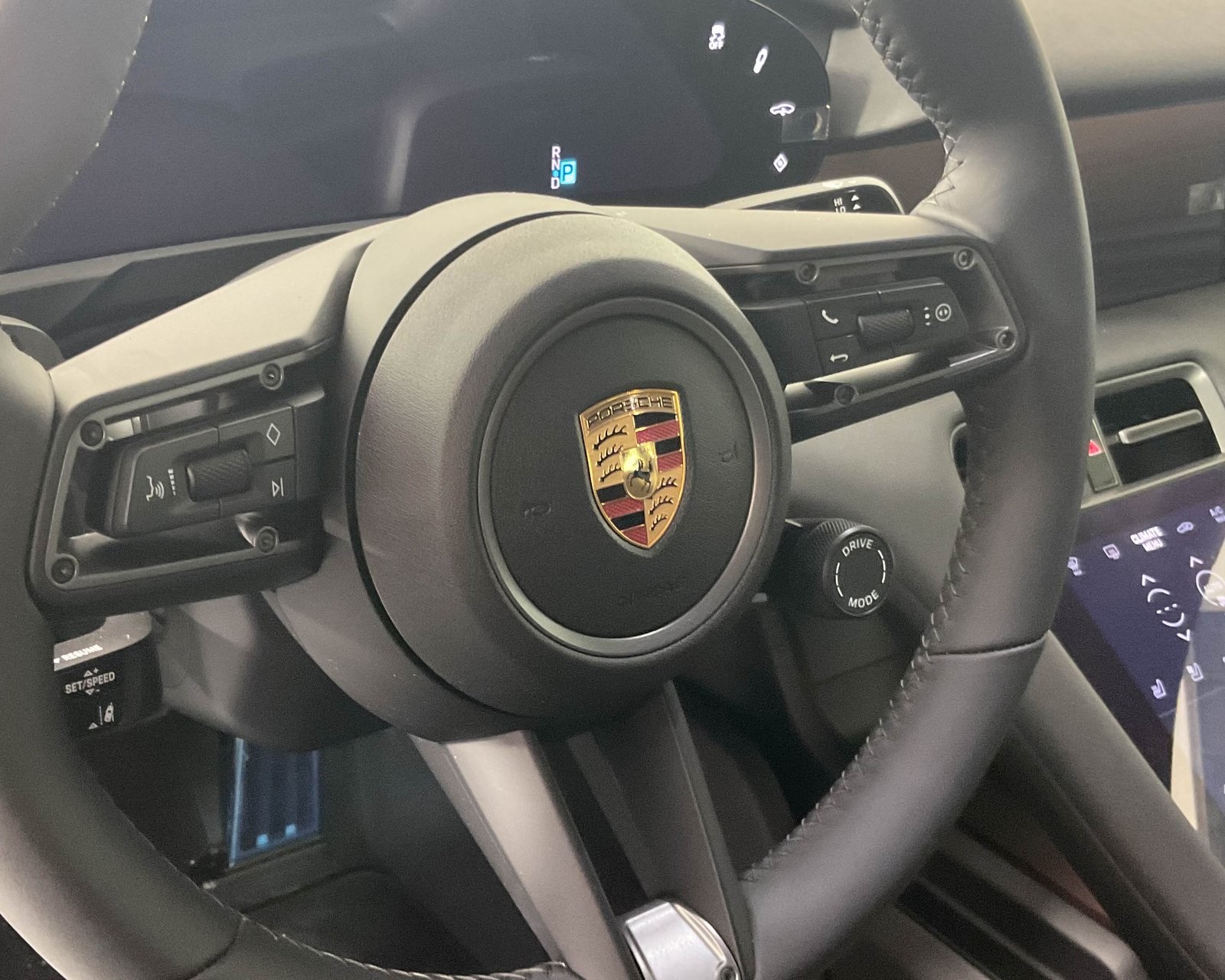 2025 Porsche Taycan photo 16
