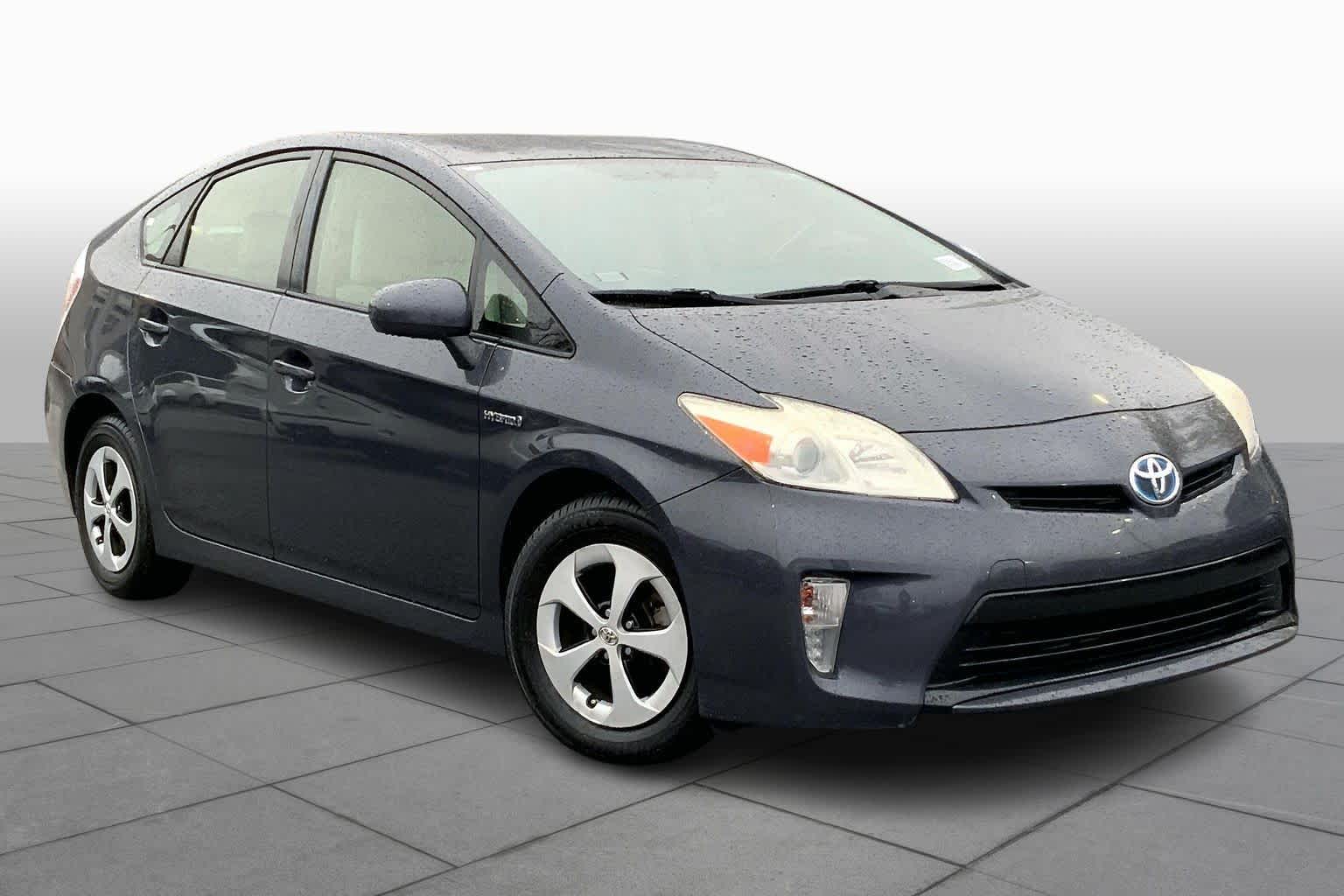 2013 Toyota Prius Three photo 2