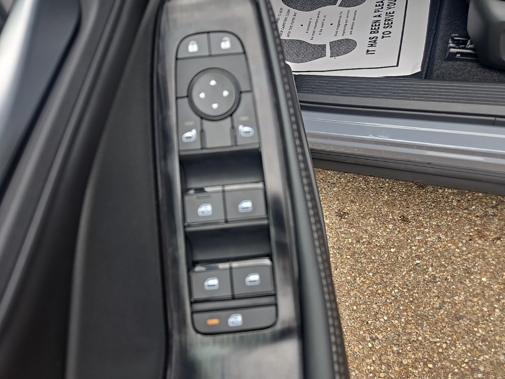 2026 Nissan Rogue SV photo 10