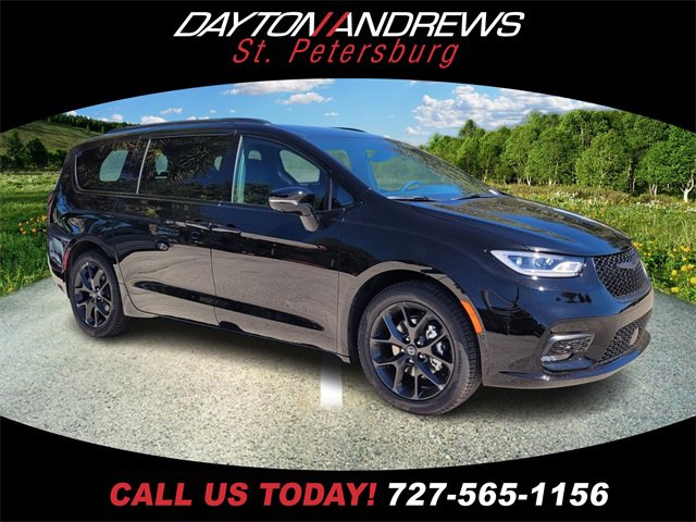 2026 Chrysler Pacifica Select's photo