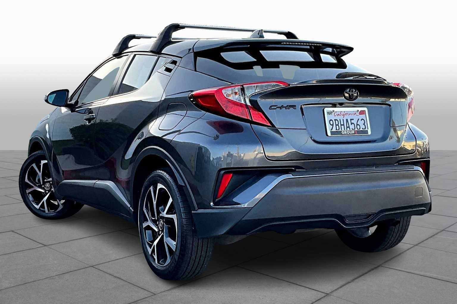2022 Toyota C-HR XLE photo 11