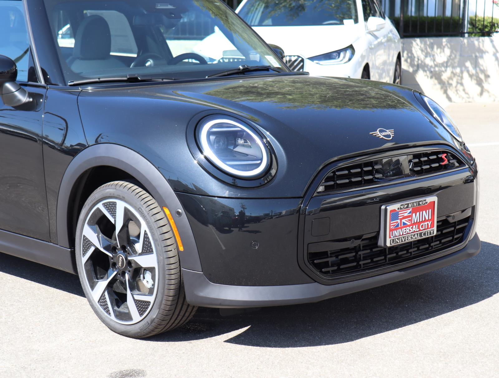 2026 Mini Cooper 4 Door Hardtop Signature photo 2