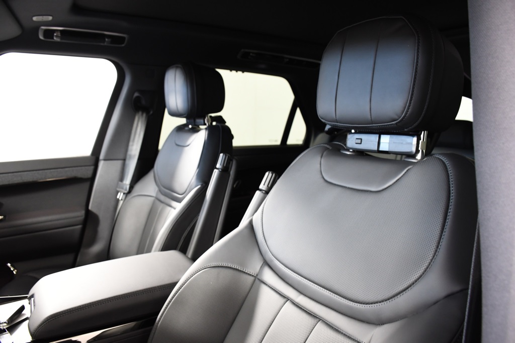 2025 Land Rover Range Rover Sport SE photo 16