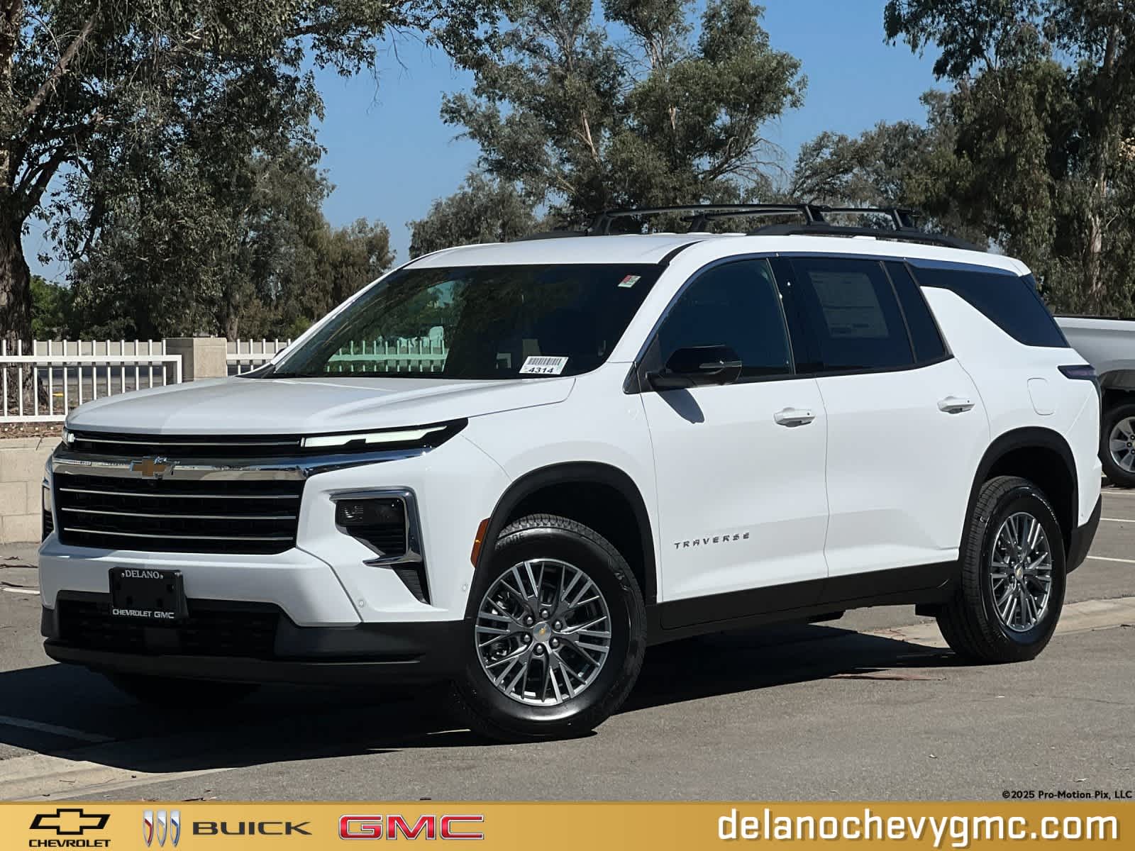 2025 Chevrolet Traverse LT's photo