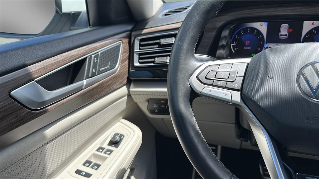2024 Volkswagen Atlas SEL Premium R-Line photo 25