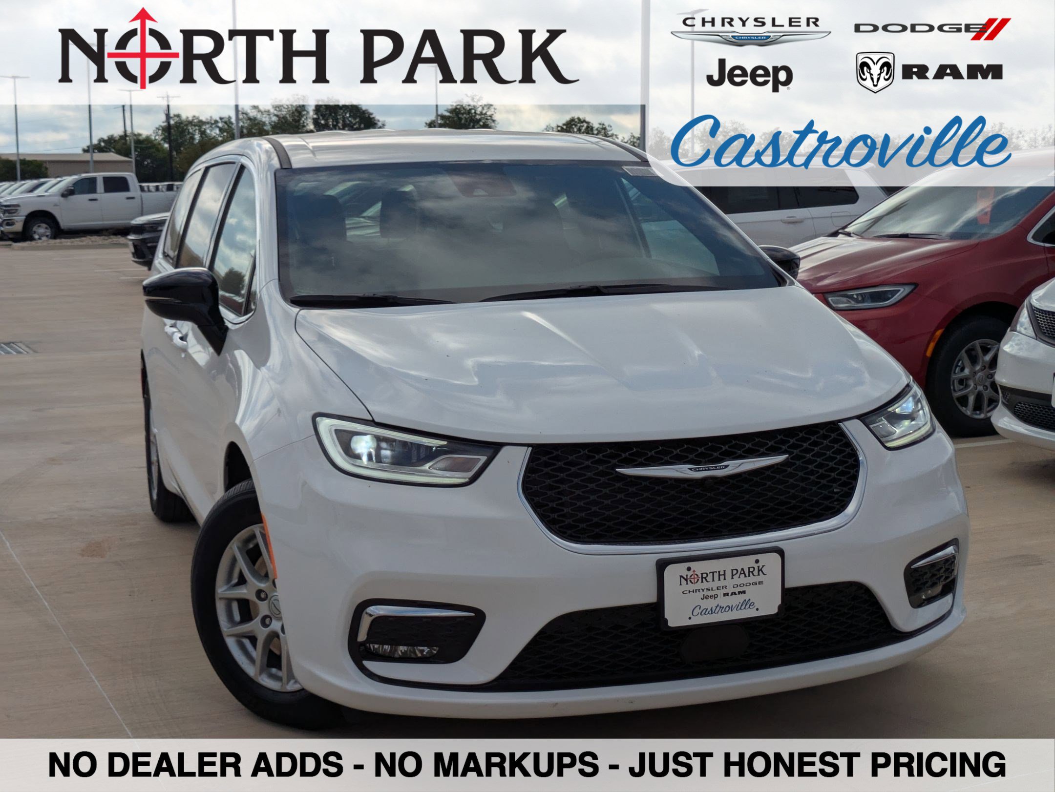 2026 Chrysler Pacifica Select's photo