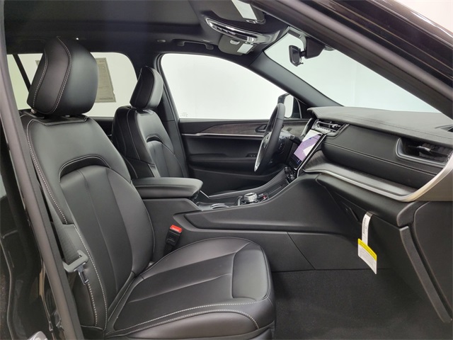 2025 Jeep Grand Cherokee Limited photo 16