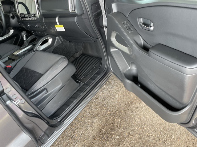 2025 Nissan Frontier SV photo 16