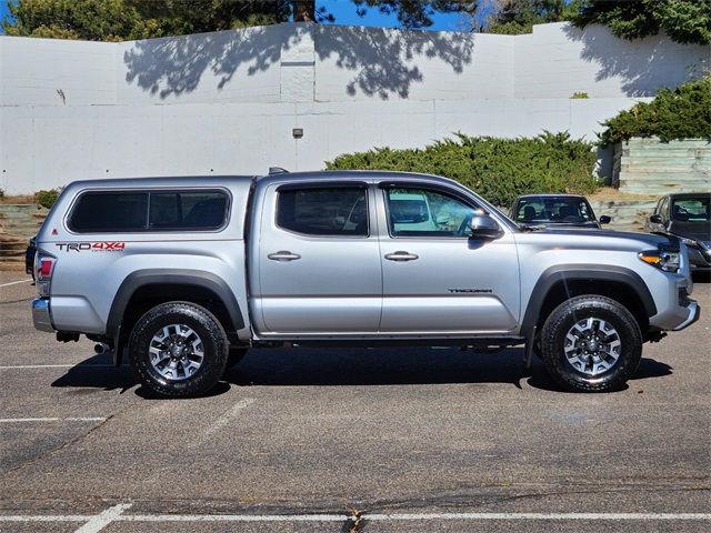 2023 Toyota Tacoma TRD Off-Road photo 2