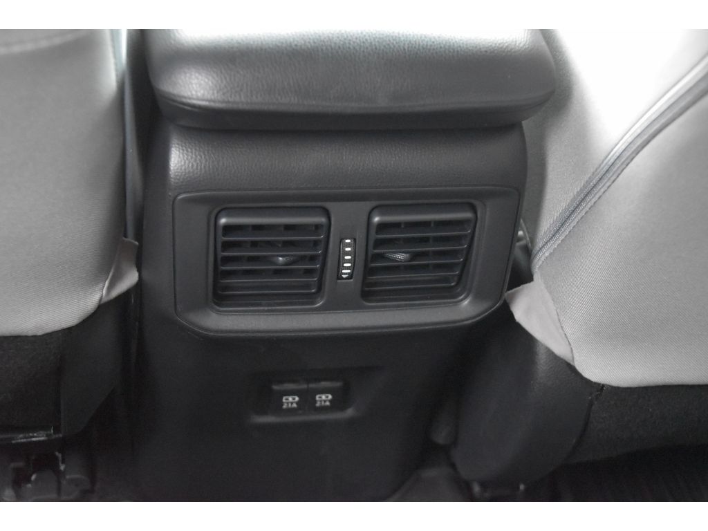 2020 Toyota RAV4 XLE photo 14